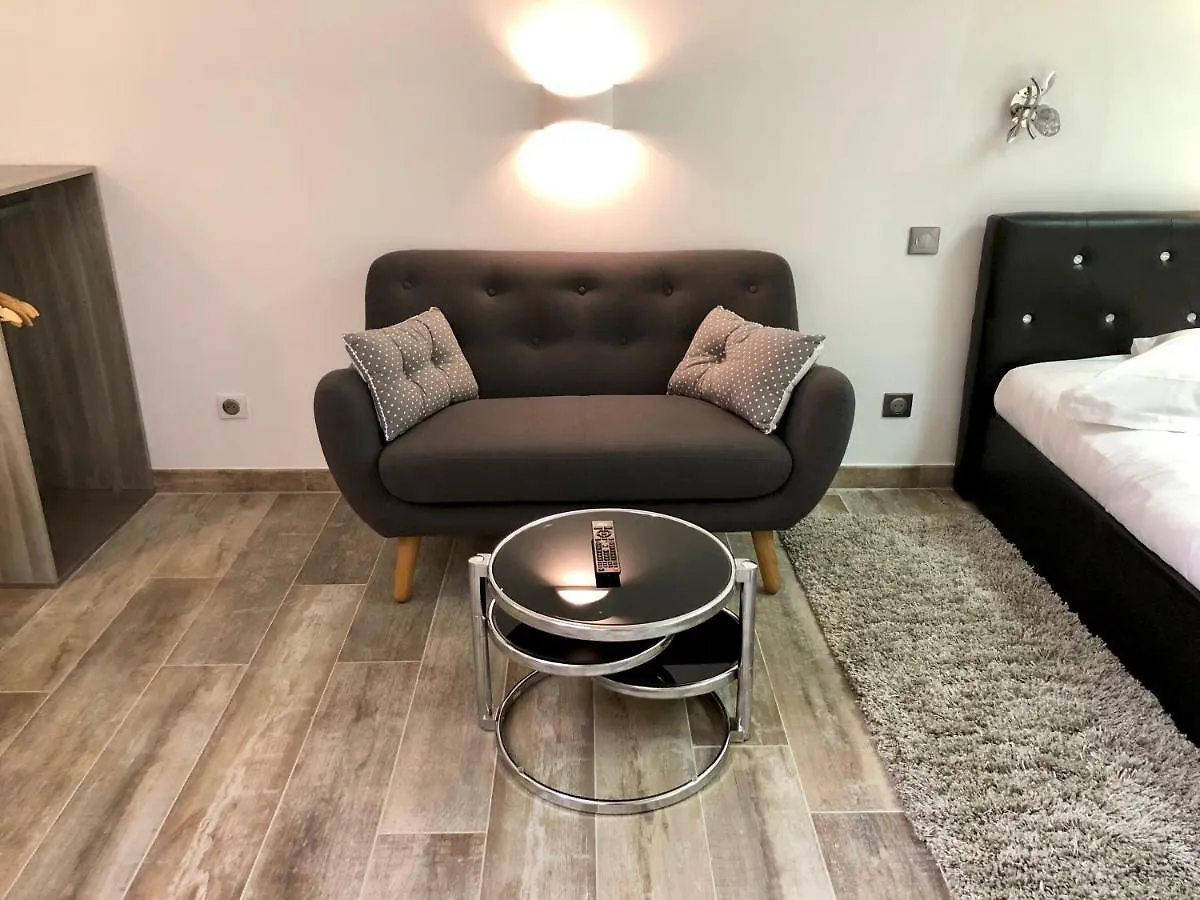 Little Plaza Appart'Hotel Lila